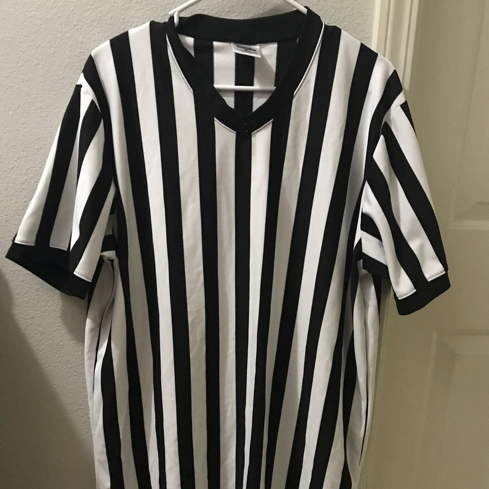 BACK TO SCHOOL 🍂 Men’s referee shirt XL